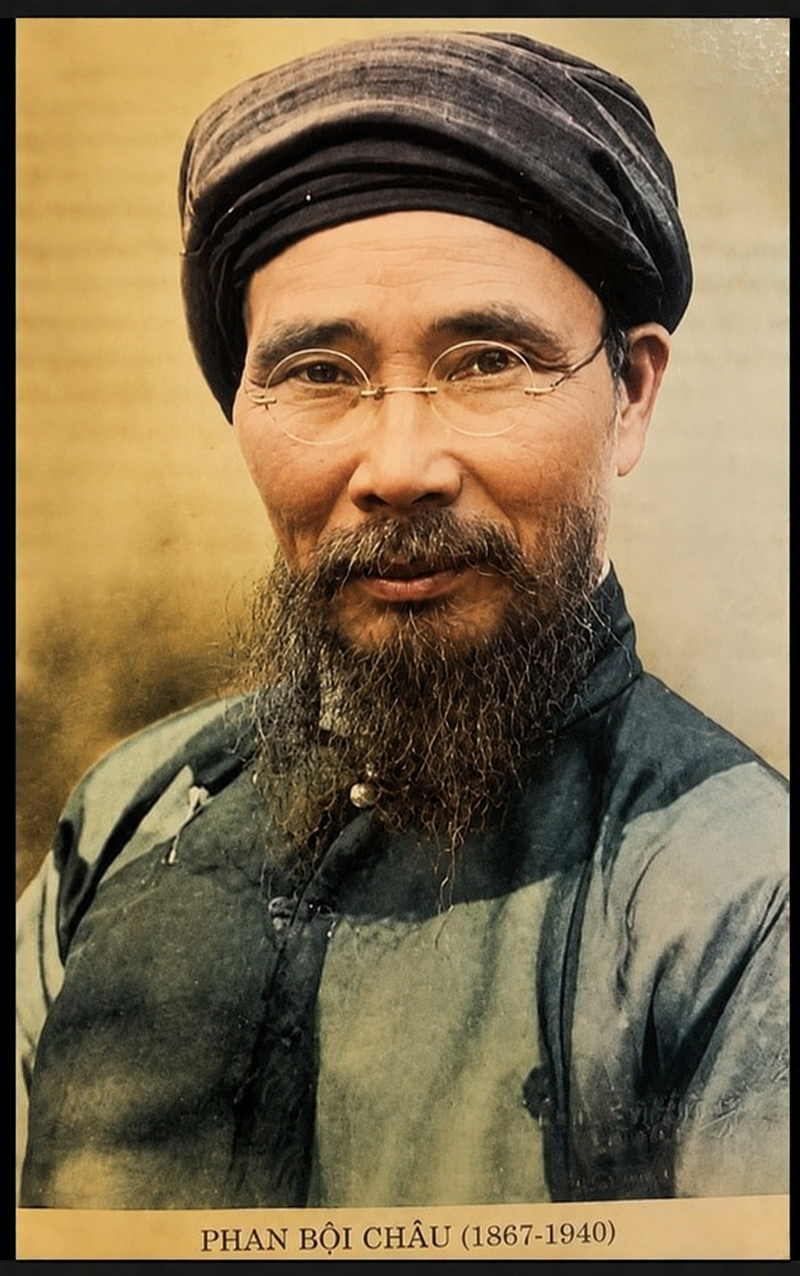 Ảnh Cụ Phan Bội Châu với nụ cười độ lượng